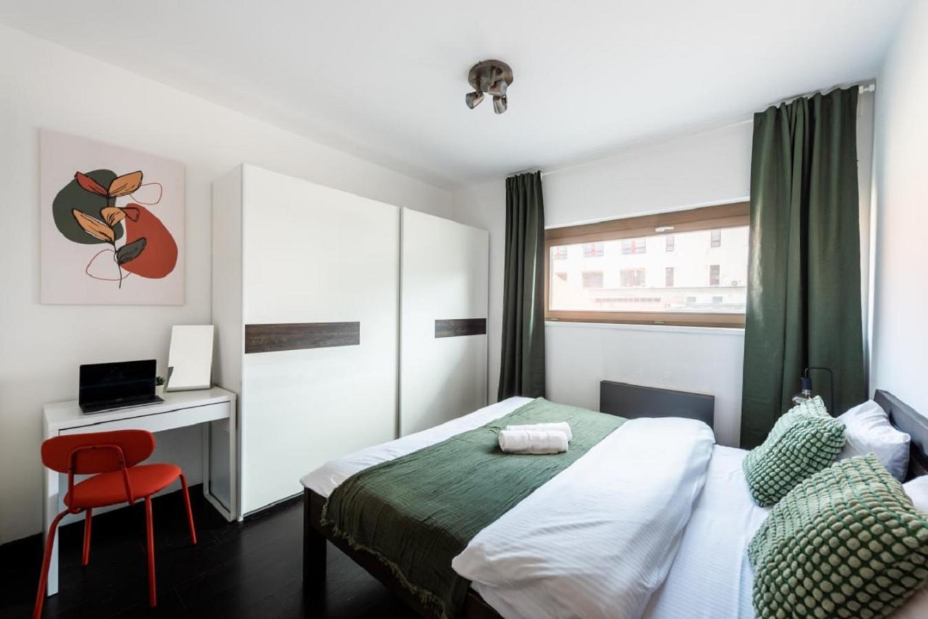 Apartments With Large Balcony, Parking Prague Luaran gambar